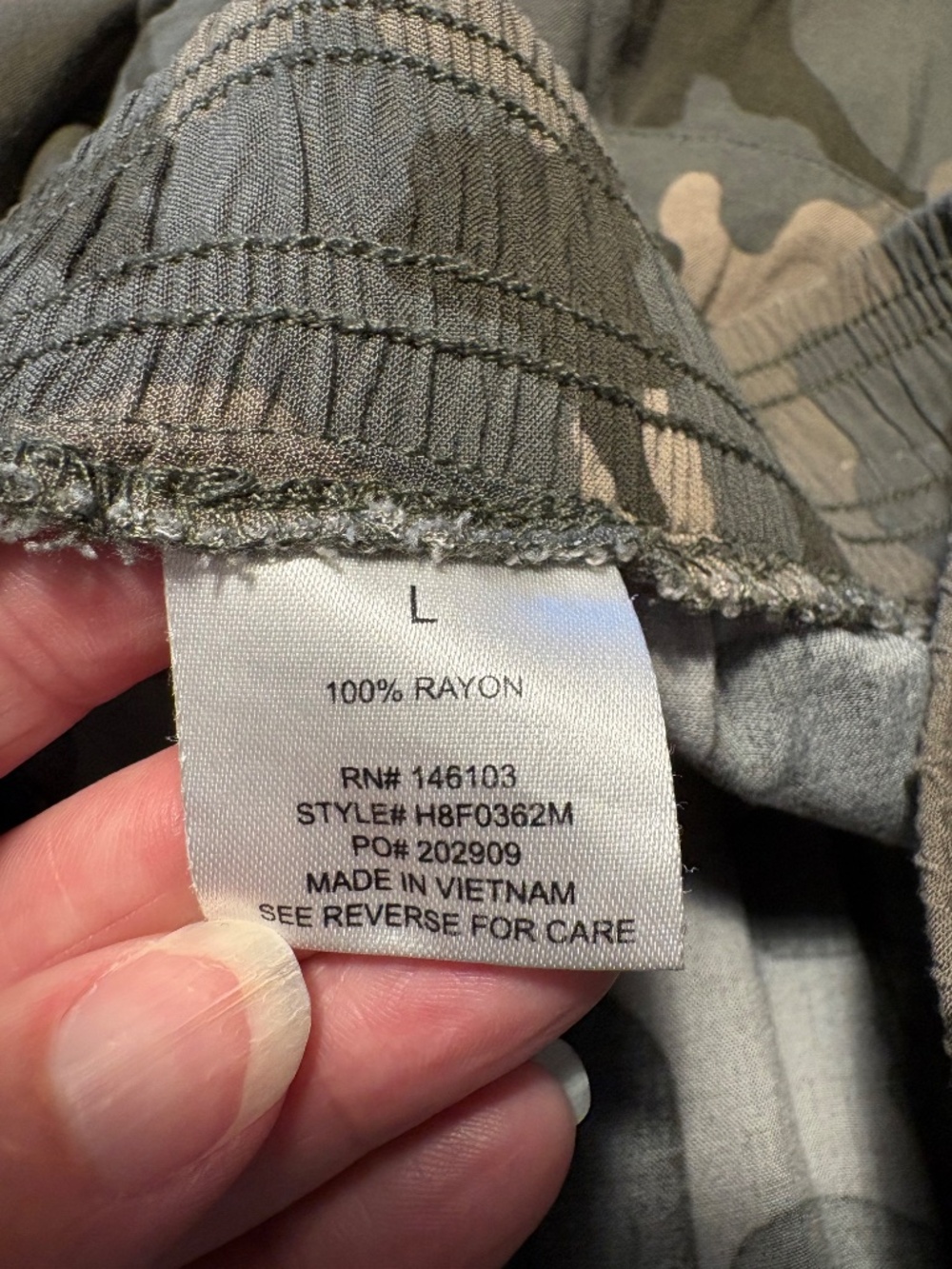 Hippie Rose rayon camo cargo jogger pants - size large - Picture 4 of 7